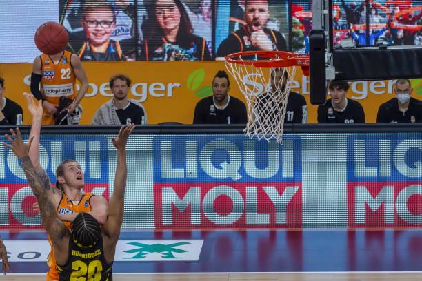 在防守端的 在防守端的