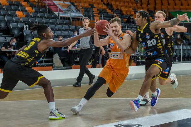 少了中后场 少了中后场